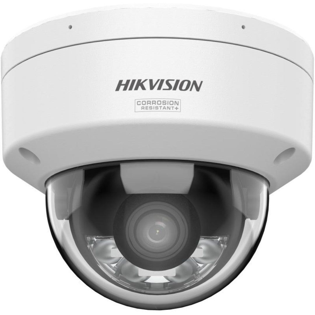 Witte Hikvision ColorVu dome beveiligingscamera met corrosiebestendige behuizing en 2.8mm lens.