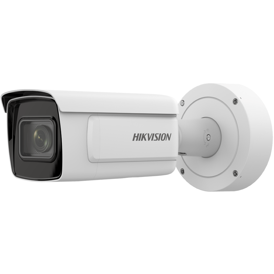 Witte Hikvision ANPR bullet camera met 22x optische zoom en varifocale lens voor professionele buitenbeveiliging.