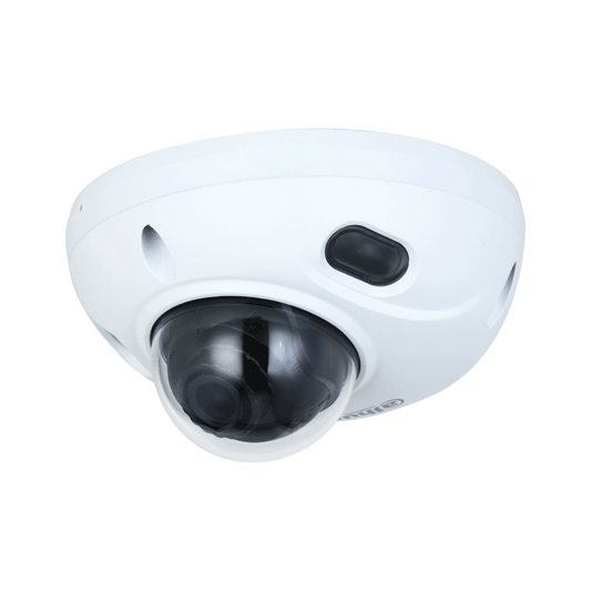 Witte Dahua WizSense mini dome camera met zwarte lenskap en compact, weerbestendig ontwerp voor brede camerabewaking.