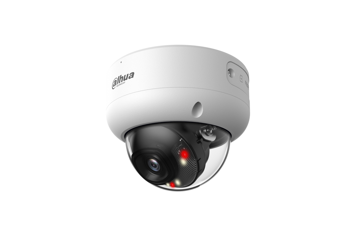 Witte Dahua 8MP 4K WizSense mini dome camera met zwarte lensmodule en ingebouwde dual-light verlichting.