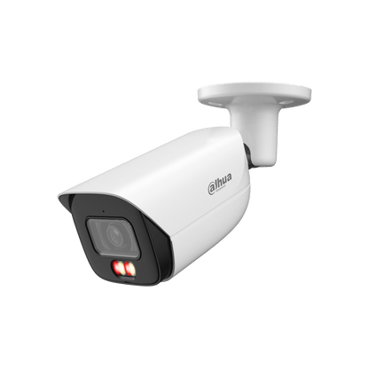 Witte Dahua 4MP WizSense bullet camera met vaste lens, dual light technologie en wandmontagebeugel.