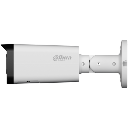 Witte Dahua WizSense bullet camera met varifocale lens en verstelbare muurbeugel voor buitenbeveiliging.