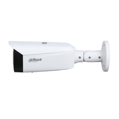 Witte Dahua 8MP TiOC bullet camera met 2.8mm lens, actieve afschrikking en muurbevestiging op een witte achtergrond.