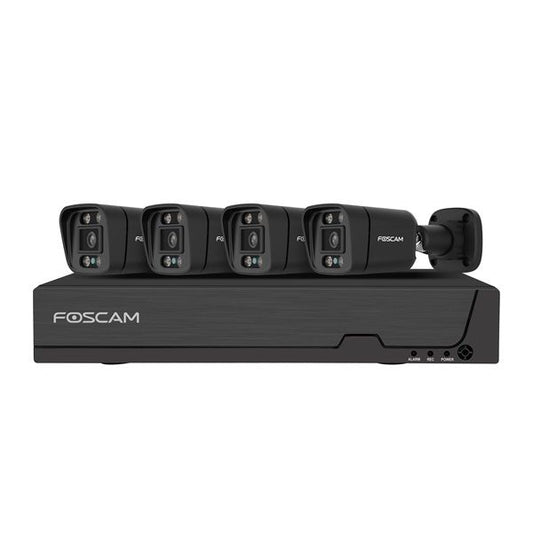 Zwarte Foscam 4K PoE bewakingsset met NVR en vier bullet camera's voor buiten.