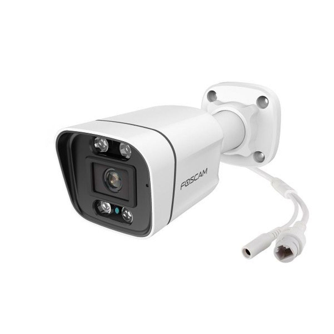 Witte Foscam V4EC PoE bullet beveiligingscamera met spotlight en strak design voor buitenmontage.