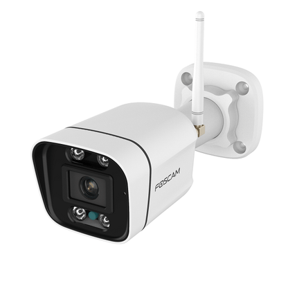 Witte Foscam V5P 5MP WiFi bullet beveiligingscamera met spotlight en antenne voor buitenmontage.