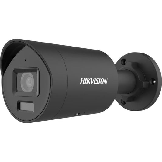 Zwarte Hikvision 4MP AcuSense bullet beveiligingscamera met 2.8mm lens en wandmontagebeugel.