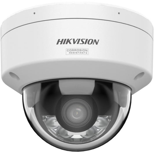 Witte Hikvision ColorVu dome beveiligingscamera met corrosiebestendige behuizing en 2.8mm lens.